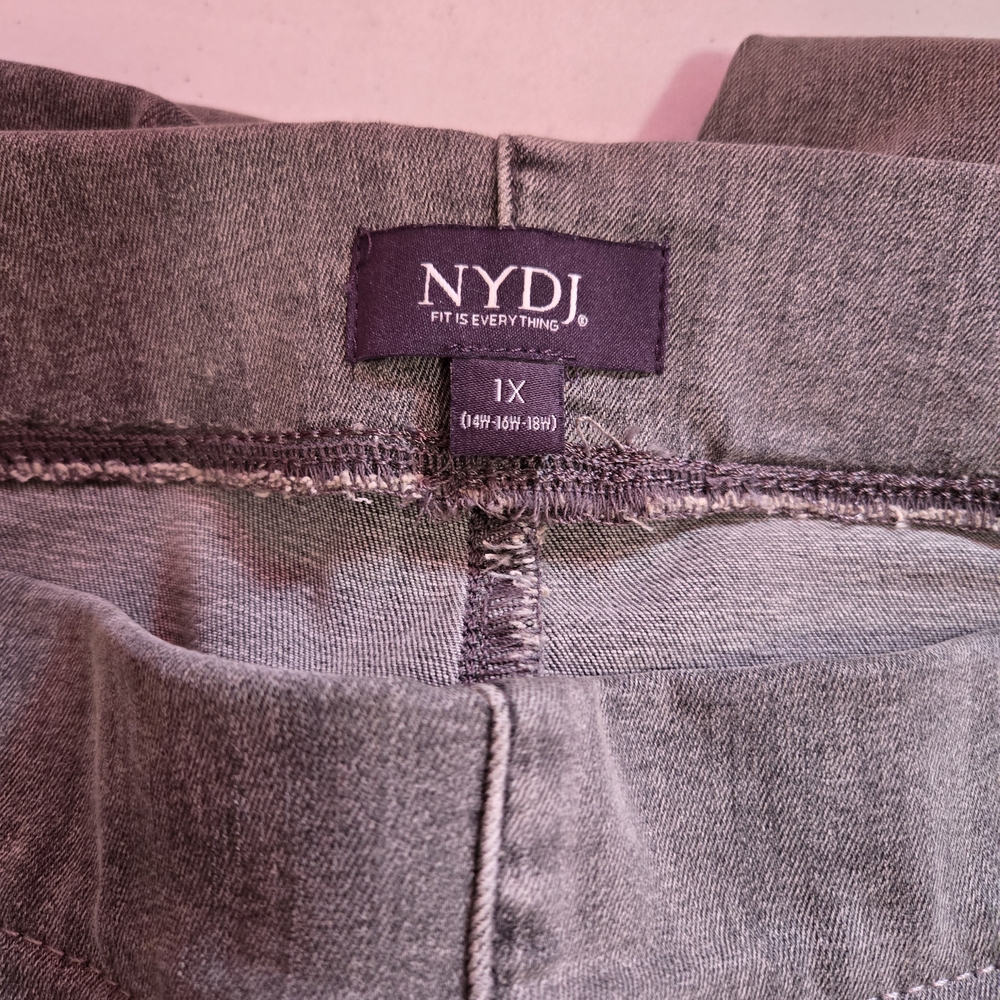 NYDJ Women's Classic Gray Jeans / NWOT